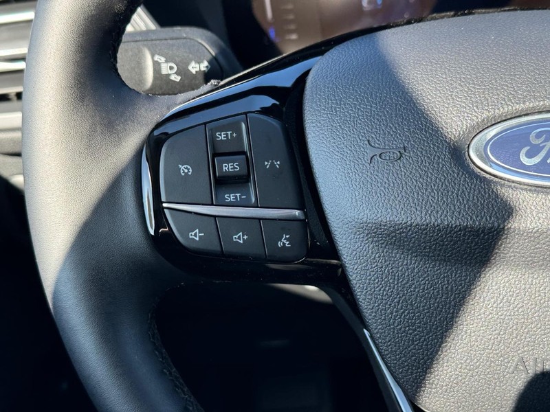 Ford Escape Vehicle Full-screen Gallery Image 20