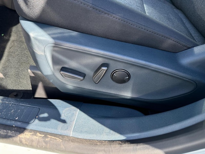 Ford Maverick Vehicle Full-screen Gallery Image 18