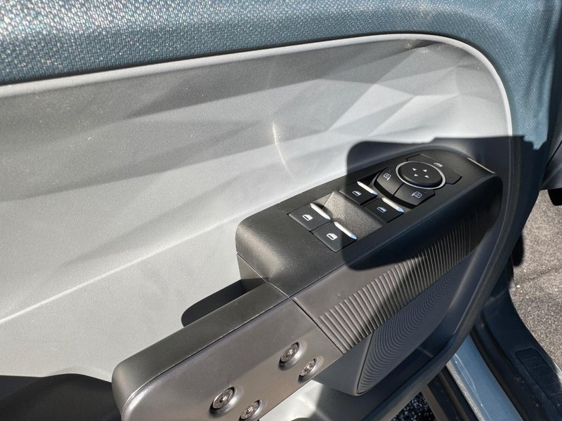 Ford Maverick Vehicle Full-screen Gallery Image 19