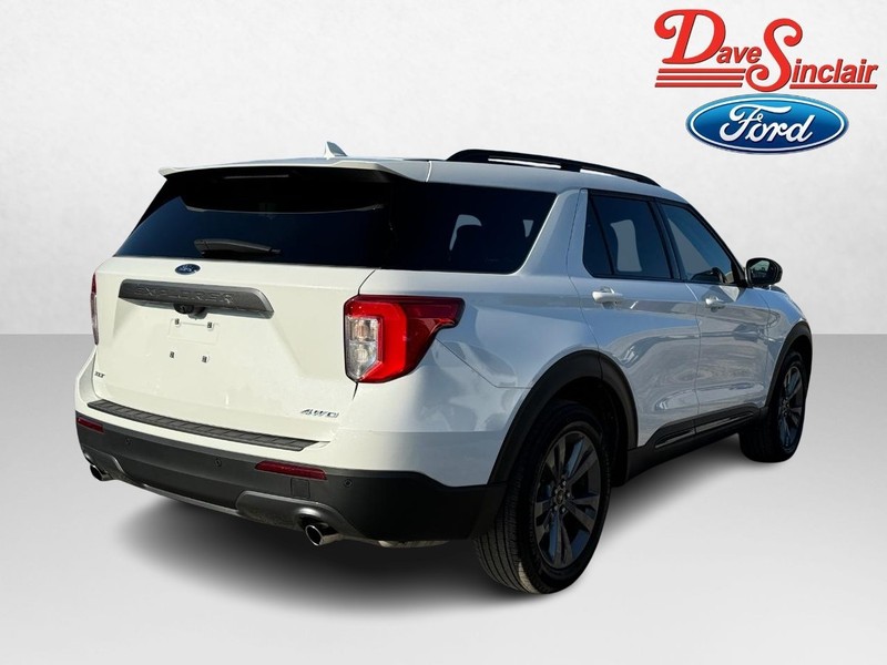 Ford Explorer Vehicle Full-screen Gallery Image 07