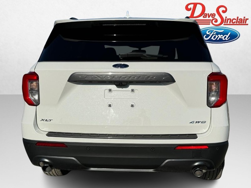 Ford Explorer Vehicle Full-screen Gallery Image 08