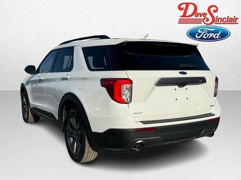 Ford Explorer Vehicle Full-screen Gallery Image 09