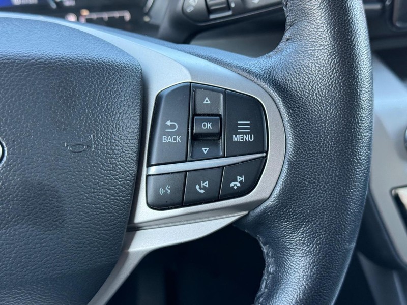 Ford Explorer Vehicle Full-screen Gallery Image 22