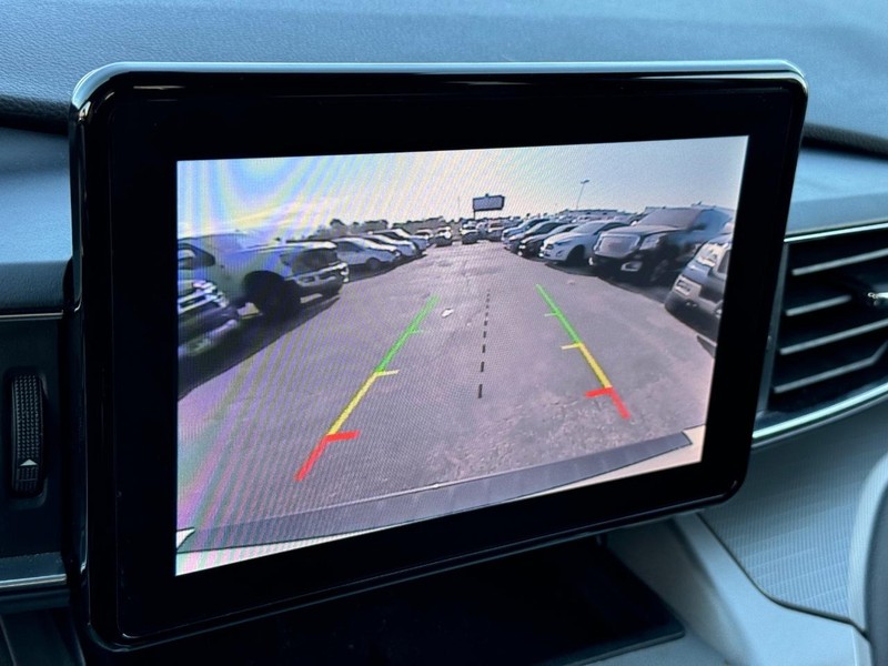 Ford Explorer Vehicle Full-screen Gallery Image 24