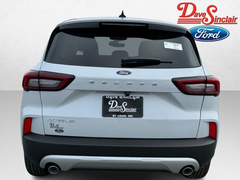 Ford Escape Vehicle Full-screen Gallery Image 08