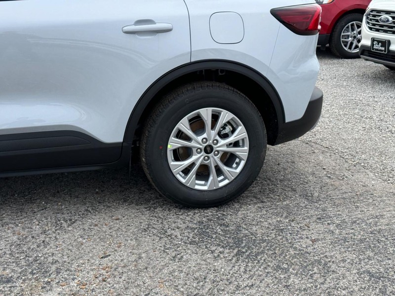 Ford Escape Vehicle Full-screen Gallery Image 11