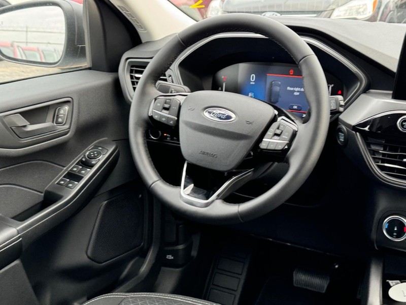 Ford Escape Vehicle Full-screen Gallery Image 15