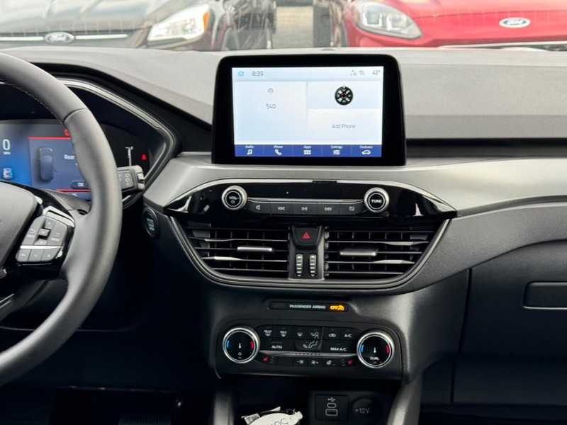 Ford Escape Vehicle Full-screen Gallery Image 16
