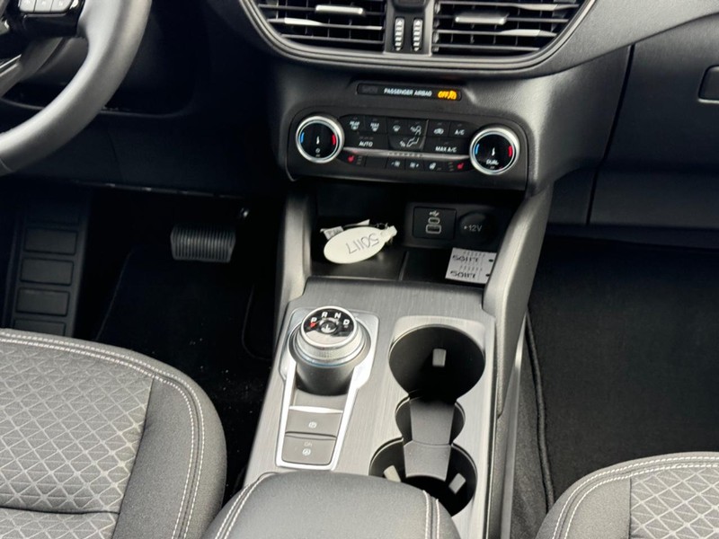 Ford Escape Vehicle Full-screen Gallery Image 17