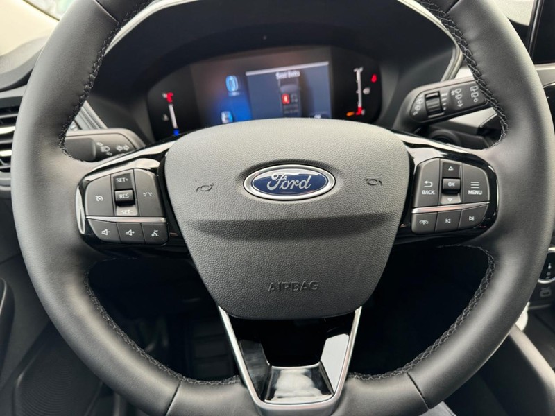 Ford Escape Vehicle Full-screen Gallery Image 19