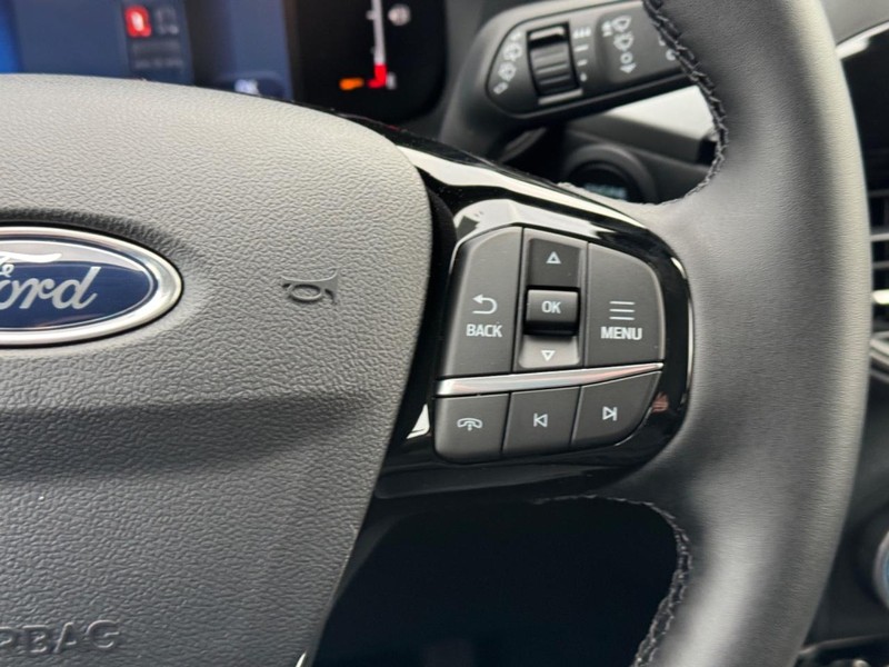 Ford Escape Vehicle Full-screen Gallery Image 21