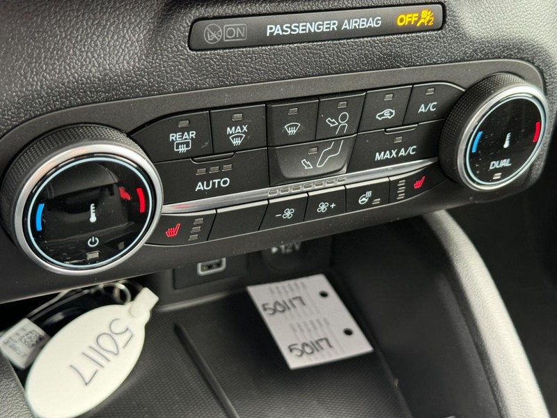 Ford Escape Vehicle Full-screen Gallery Image 22