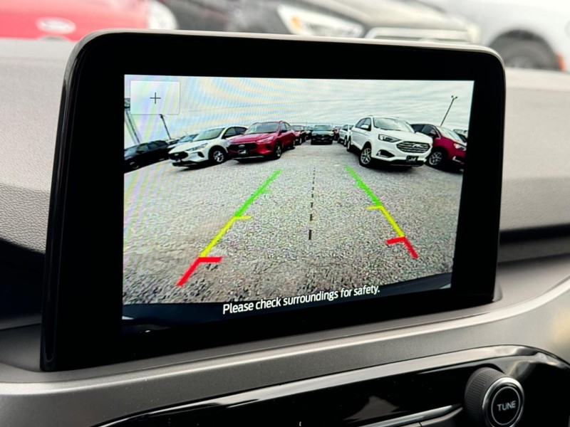 Ford Escape Vehicle Full-screen Gallery Image 23