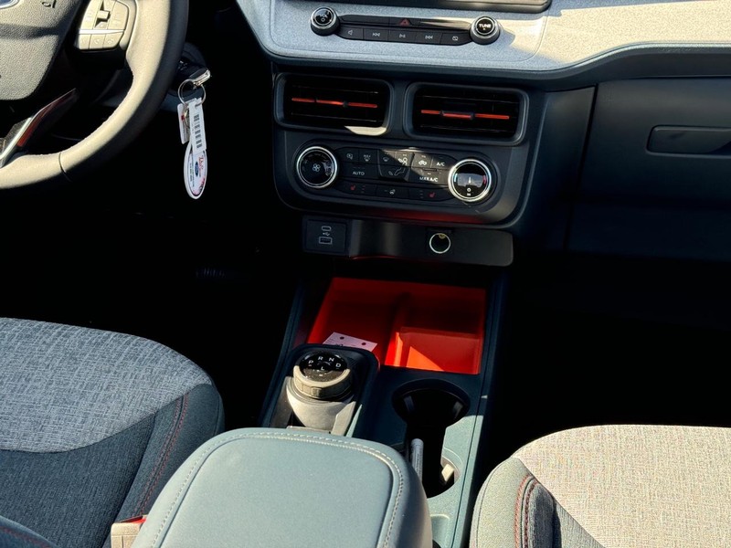 Ford Maverick Vehicle Full-screen Gallery Image 17