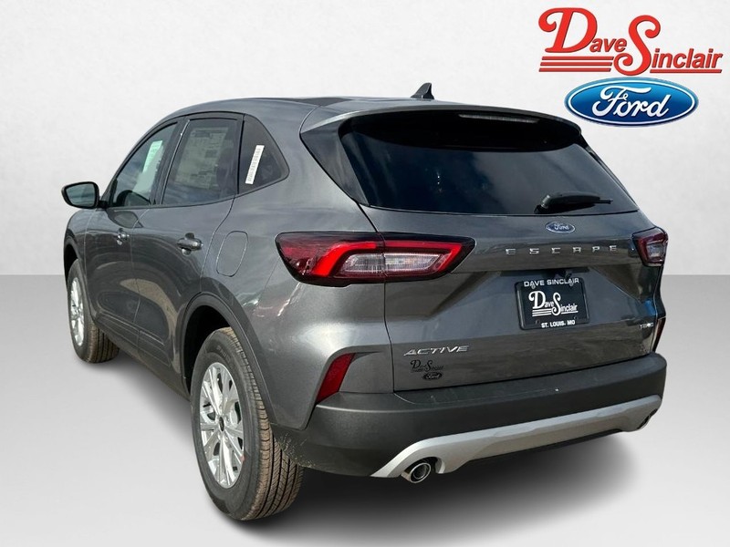 Ford Escape Vehicle Full-screen Gallery Image 09