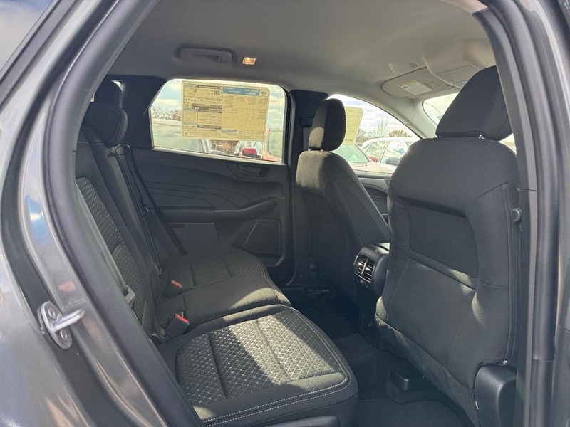 Ford Escape Vehicle Full-screen Gallery Image 13