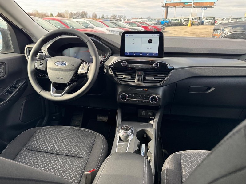 Ford Escape Vehicle Full-screen Gallery Image 14