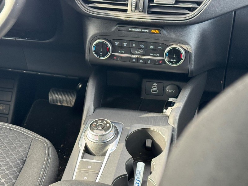 Ford Escape Vehicle Full-screen Gallery Image 17