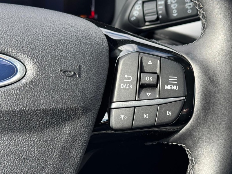 Ford Escape Vehicle Full-screen Gallery Image 22