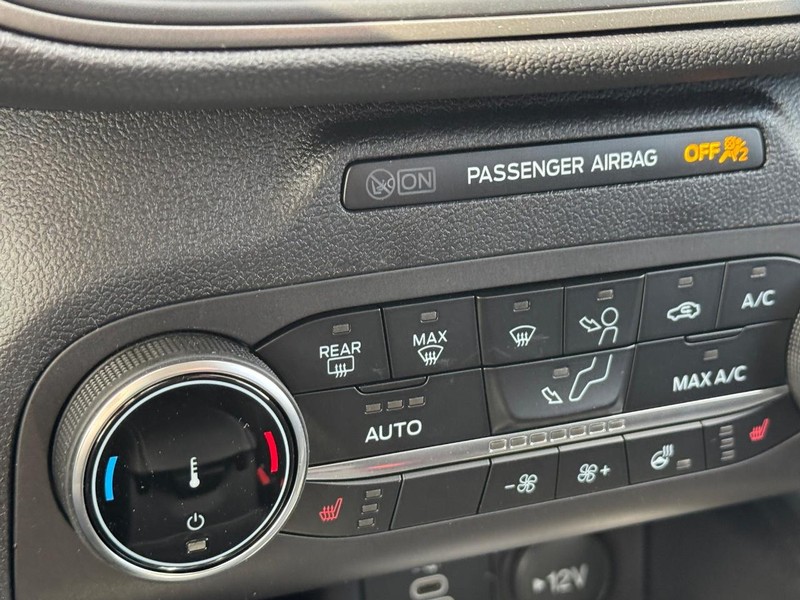 Ford Escape Vehicle Full-screen Gallery Image 23