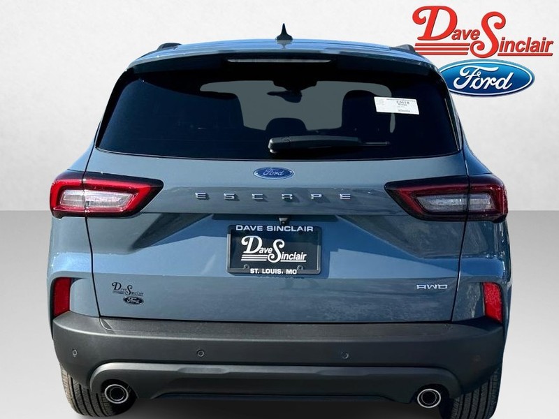Ford Escape Vehicle Full-screen Gallery Image 08