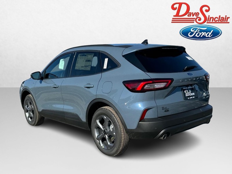 Ford Escape Vehicle Full-screen Gallery Image 09