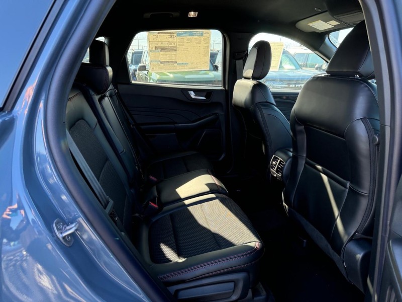 Ford Escape Vehicle Full-screen Gallery Image 13