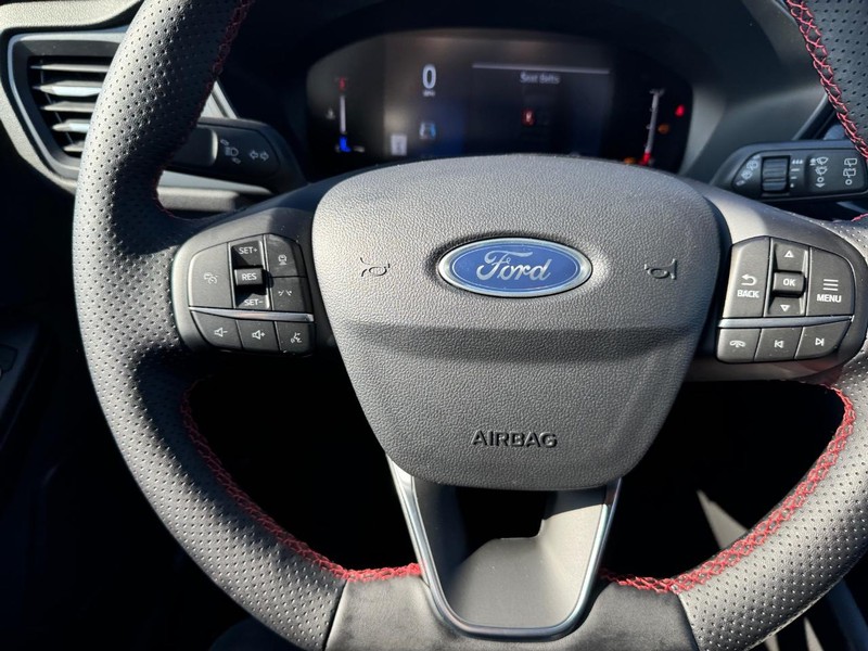 Ford Escape Vehicle Full-screen Gallery Image 19
