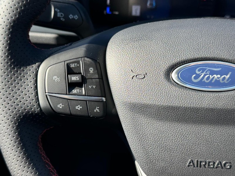 Ford Escape Vehicle Full-screen Gallery Image 20