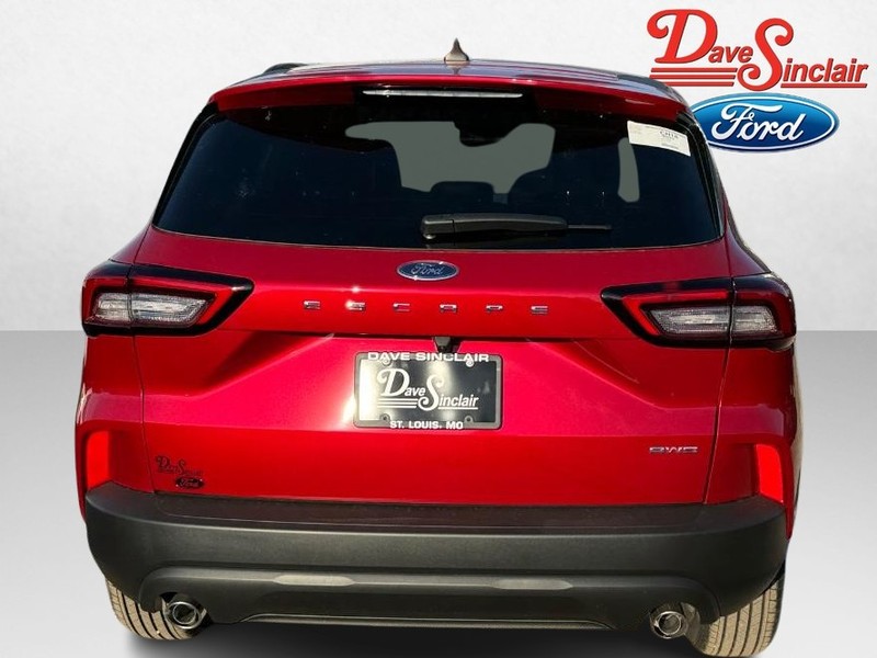 Ford Escape Vehicle Full-screen Gallery Image 08