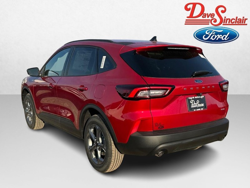 Ford Escape Vehicle Full-screen Gallery Image 09