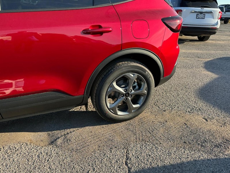 Ford Escape Vehicle Full-screen Gallery Image 11