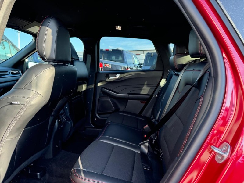 Ford Escape Vehicle Full-screen Gallery Image 12