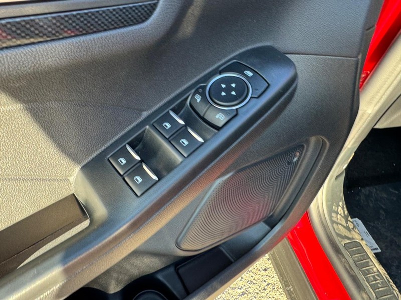 Ford Escape Vehicle Full-screen Gallery Image 19