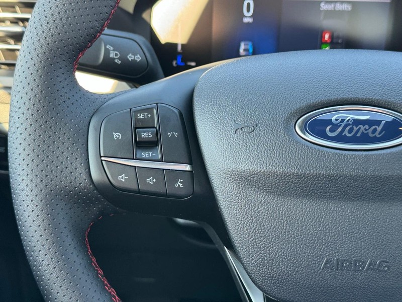Ford Escape Vehicle Full-screen Gallery Image 21