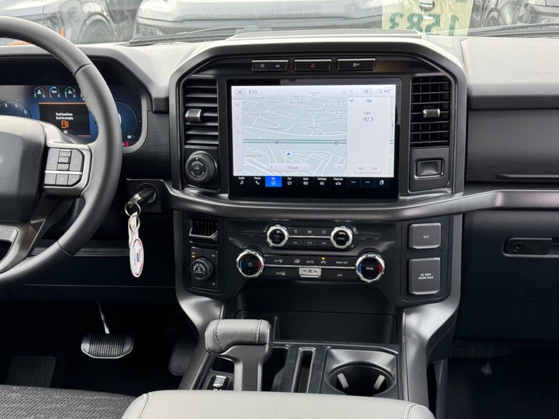 Ford F-150 Vehicle Full-screen Gallery Image 16
