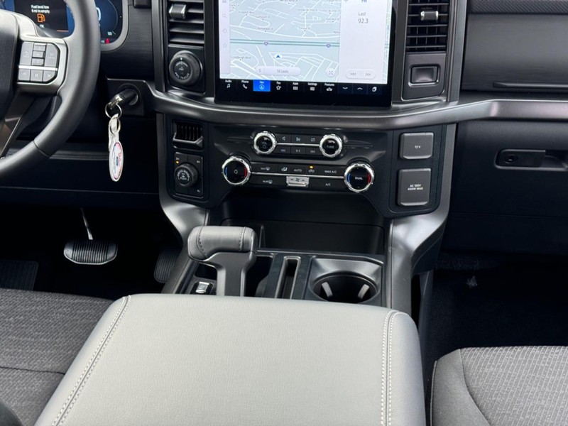 Ford F-150 Vehicle Full-screen Gallery Image 17