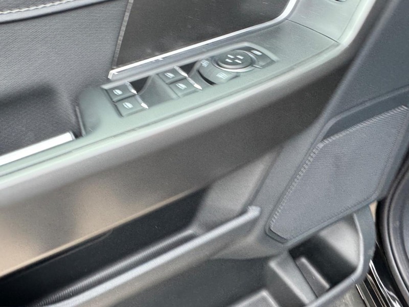 Ford F-150 Vehicle Full-screen Gallery Image 19