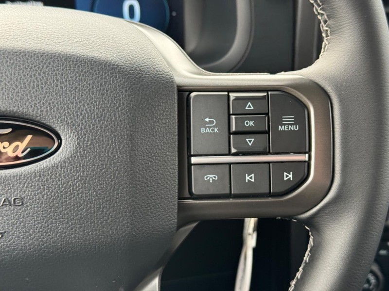 Ford F-150 Vehicle Full-screen Gallery Image 23