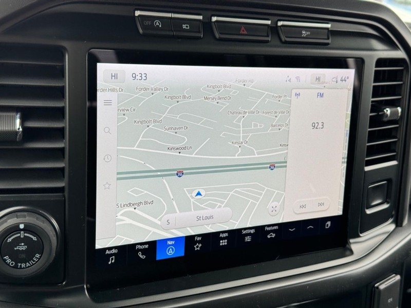 Ford F-150 Vehicle Full-screen Gallery Image 24