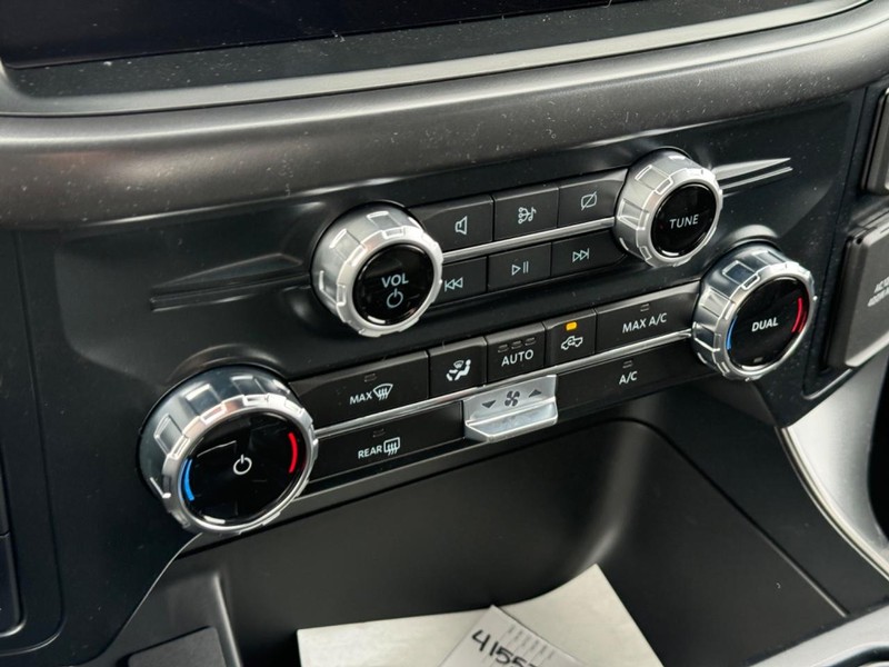 Ford F-150 Vehicle Full-screen Gallery Image 25