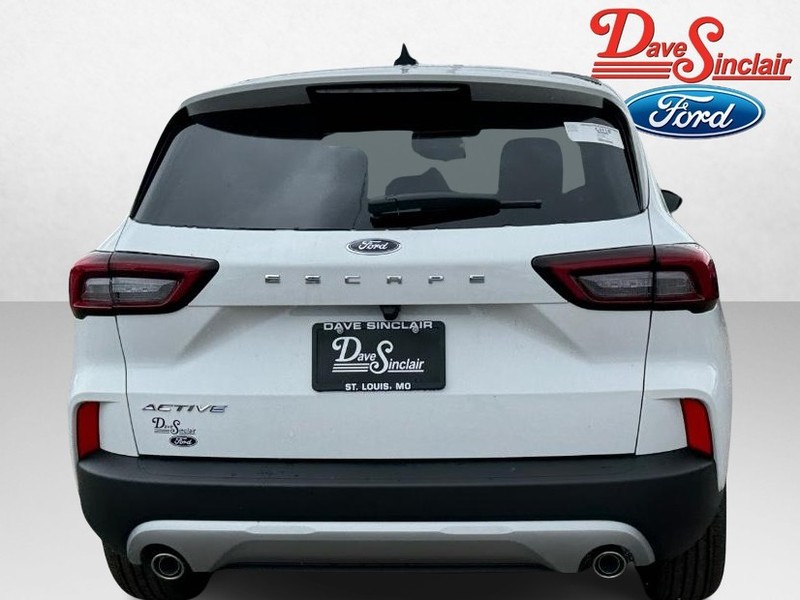 Ford Escape Vehicle Full-screen Gallery Image 08