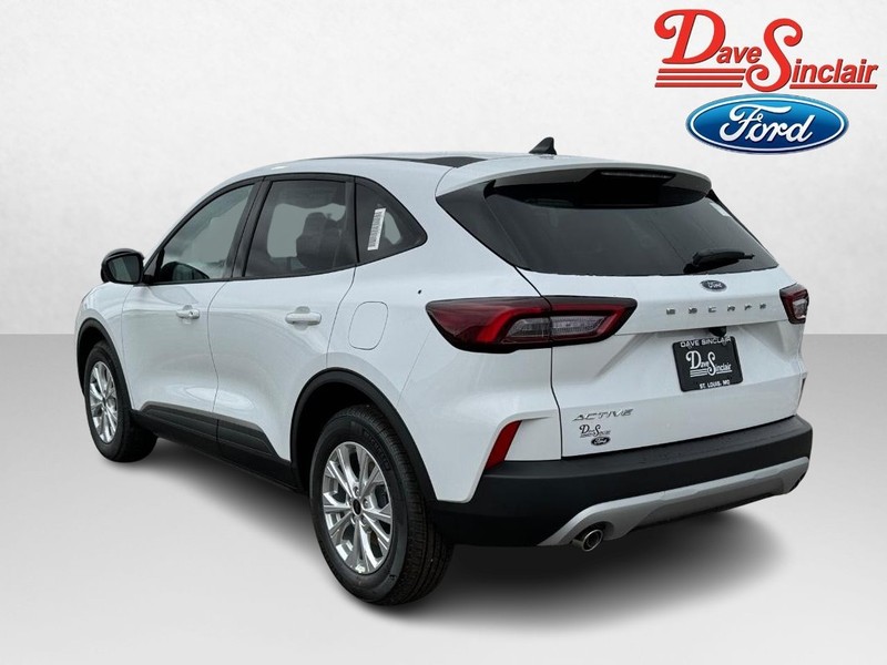 Ford Escape Vehicle Full-screen Gallery Image 09