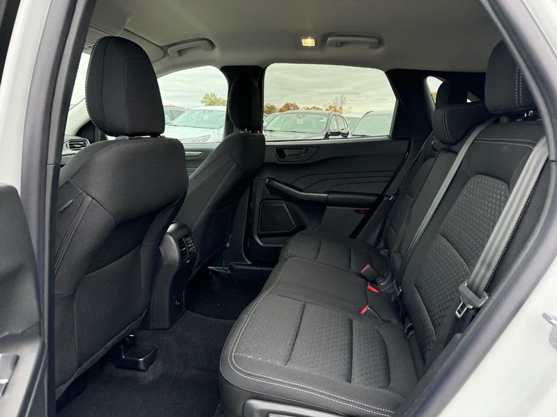 Ford Escape Vehicle Full-screen Gallery Image 12