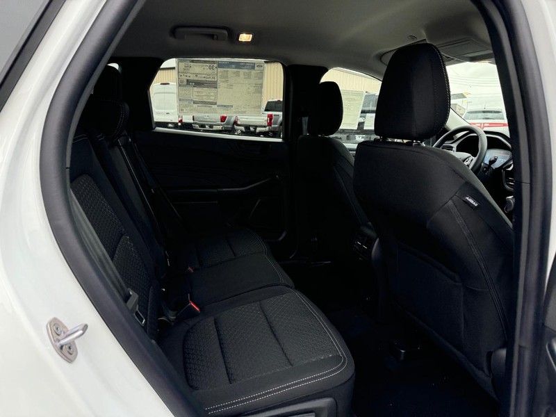 Ford Escape Vehicle Full-screen Gallery Image 13