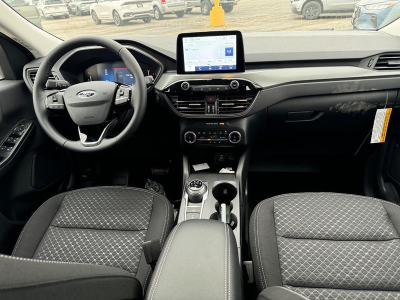Ford Escape Vehicle Full-screen Gallery Image 14