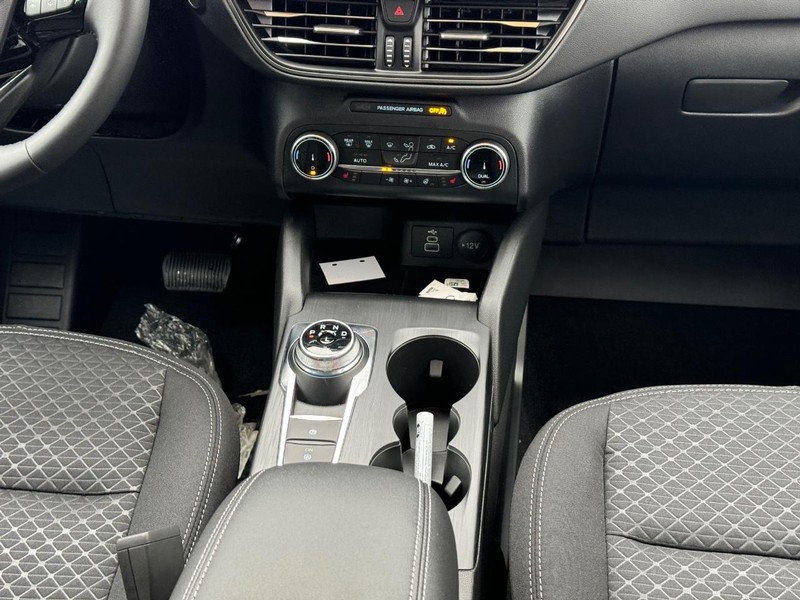 Ford Escape Vehicle Full-screen Gallery Image 17
