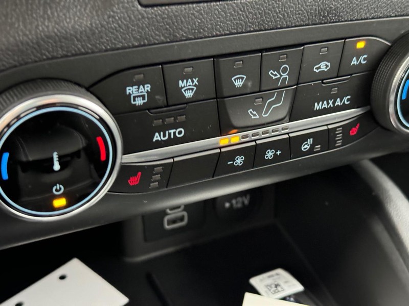 Ford Escape Vehicle Full-screen Gallery Image 23