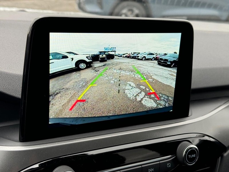 Ford Escape Vehicle Full-screen Gallery Image 24