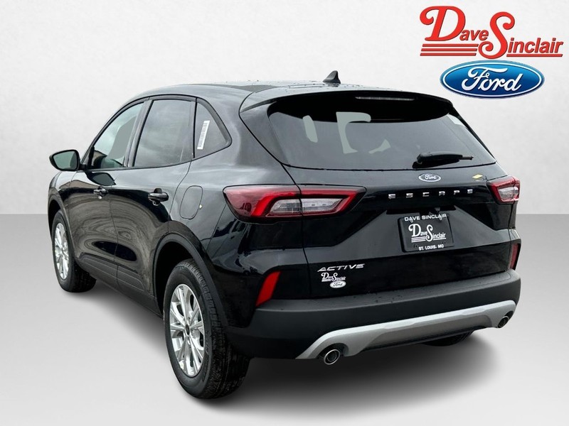 Ford Escape Vehicle Full-screen Gallery Image 09